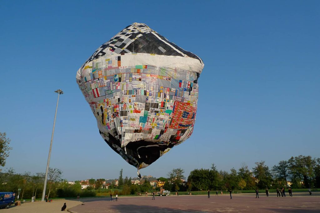 <a href="https://aerocene.org/">Aerocene.org</a>